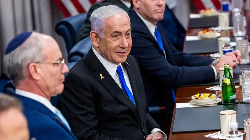 epa12227313 Israeli Prime Minister Benjamin Netanyahu (C) delivers remarks during a meeting with US Secretary of Defense Pete Hegseth(not pictured) at the Pentagon in Arlington, Virginia, USA, 09 July 2025. EPA/SHAWN THEW