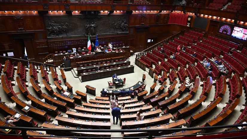 Panoramica dell'Aula nel corso delle dichiarazioni di voto di fiducia posto dal governo sul Dl Infrastrutture strategiche alla Camera dei Deputati, Roma 10 luglio 2025. ANSA/MAURIZIO BRAMBATTI