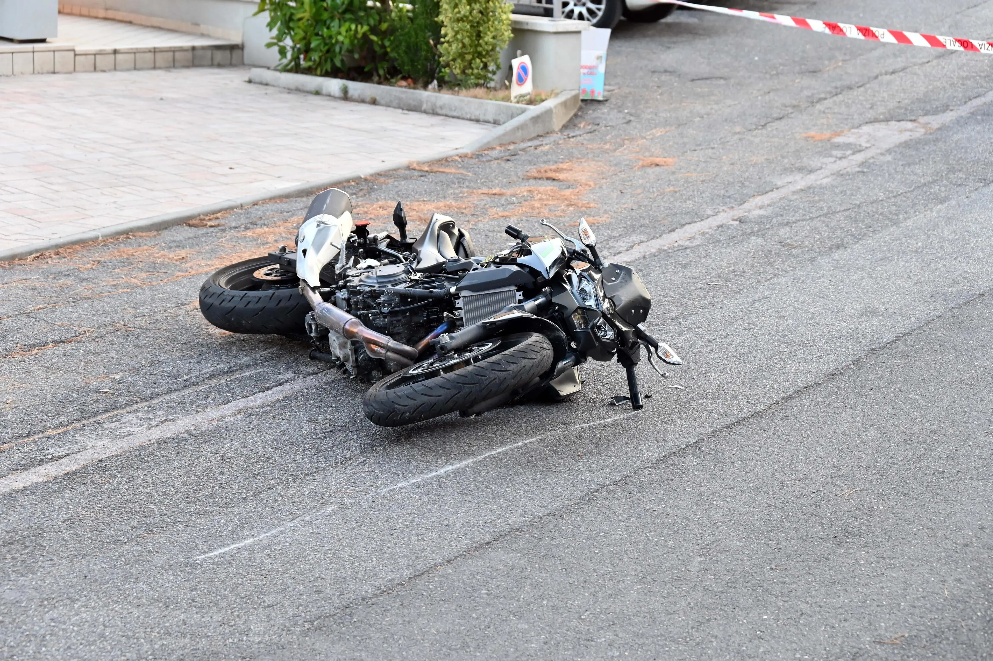 I mezzi rimasti a terra dopo lo scontro mortale a Bedizzole
