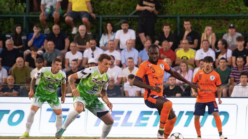 SPORT CALCIO POLPENAZZE DEL GARDA 45° TORNEO NOTTURNO DI POLPENAZZE SEMIFINALE RITORNO FRANZONI COSTRUZIONI - TECNOPASTURI - OFFICINE MECCANICHE BERGOMI - REKONTA VS COMIPONT SPA - REALVERDE - AS29 NELLA FOTO PAPE GUAGNETTI 10-07-2025 PIERPAOLO PAPETTI AGENZIA NEWREPORTER