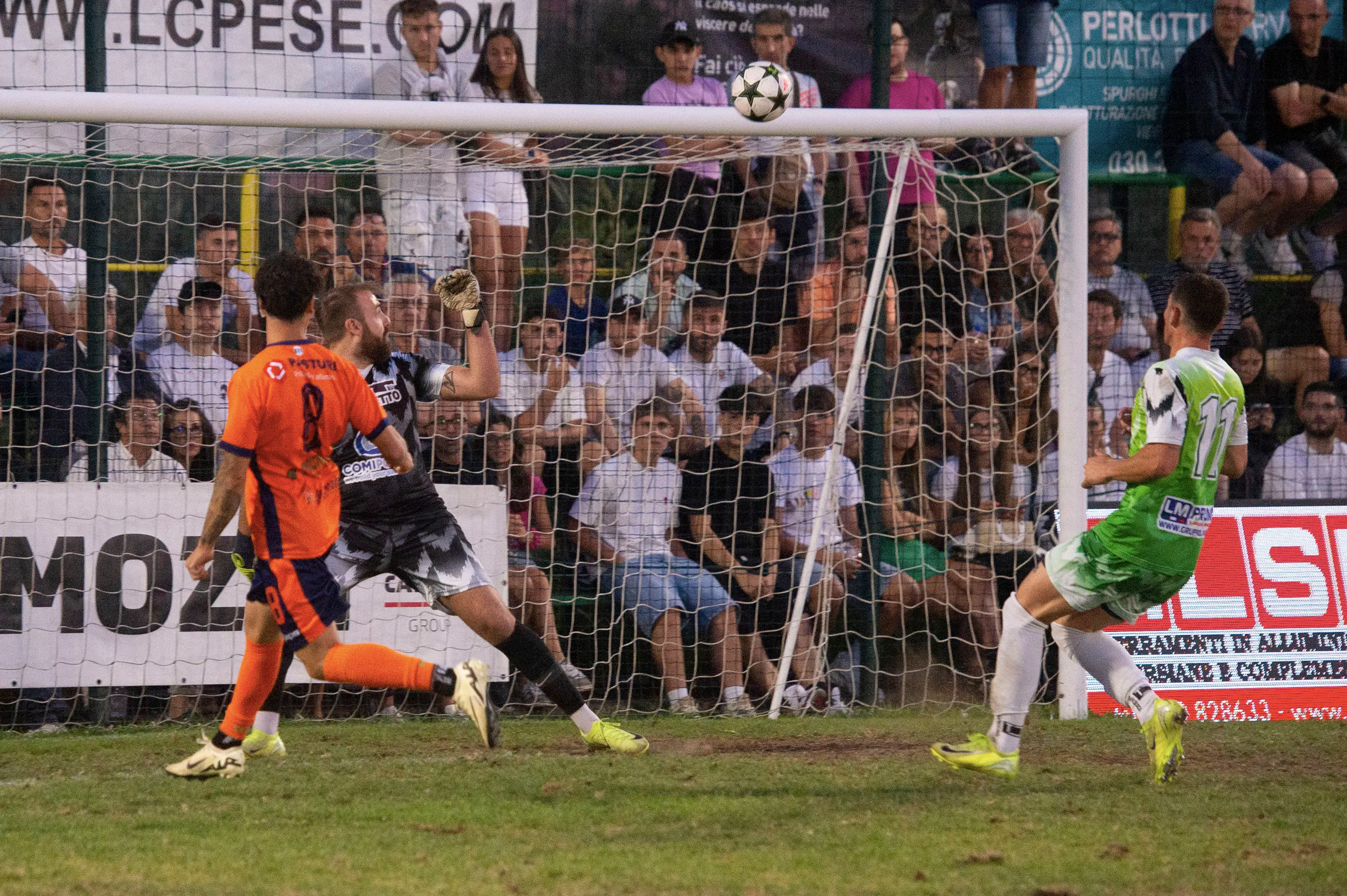 SPORT CALCIO POLPENAZZE DEL GARDA 45° TORNEO NOTTURNO DI POLPENAZZE SEMIFINALE RITORNO FRANZONI COSTRUZIONI - TECNOPASTURI - OFFICINE MECCANICHE BERGOMI - REKONTA VS COMIPONT SPA - REALVERDE - AS29 NELLA FOTO 10-07-2025 PIERPAOLO PAPETTI AGENZIA NEWREPORTER