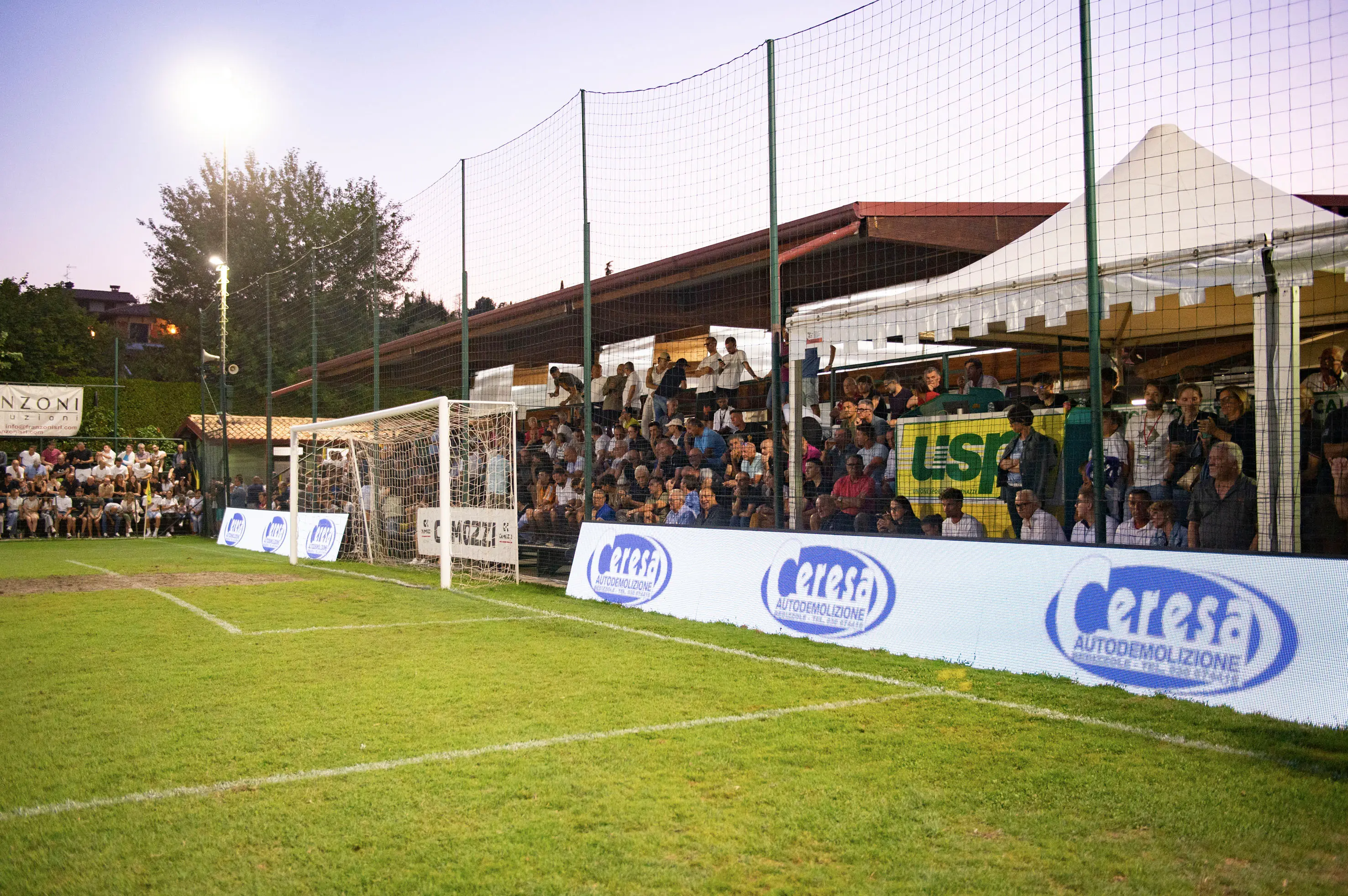 SPORT CALCIO POLPENAZZE DEL GARDA 45° TORNEO NOTTURNO DI POLPENAZZE SEMIFINALE RITORNO FRANZONI COSTRUZIONI - TECNOPASTURI - OFFICINE MECCANICHE BERGOMI - REKONTA VS COMIPONT SPA - REALVERDE - AS29 NELLA FOTO 10-07-2025 PIERPAOLO PAPETTI AGENZIA NEWREPORTER