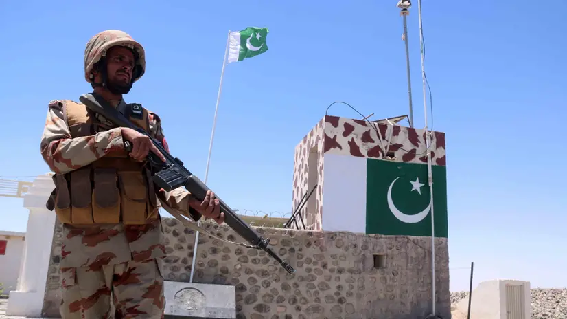 epa12154852 A Pakistani soldier stands guard at the Pakistan-Afghanistan border at FC North, the 63-kilometer-long Sakam Kan Check Post, in Chaman, Pakistan, 04 June 2025. Balochistan has experienced a surge in armed violence in recent years, which has intensified as separatist groups, including the Balochistan Liberation Army (BLA), have escalated their activities, most notably the hijacking of the Jaffar Express train in March 2025. EPA/AKHTER GULFAM