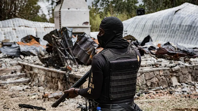 epa12197658 A member of the Haitian National Police (PNH) holds a weapon in Puerto Principe, Haiti, 24 June 2025 (issued 25 June 2025). Haiti marks one year since the first contingent of the Multinational Security Support (MSS) Mission arrived in the Caribbean country on 25 June 2024. UN High Commissioner for Human Rights Volker Turk has said the shortfalls in resources and equipment limited the MSS ability to contain the violence, with gangs extending their reach beyond Port-au-Prince and into the central regions, leaving a record 1.3 million people displaced and at least 2,680 people were killed between 01 January and 30 May 2025. EPA/MENTOR DAVID LORENS