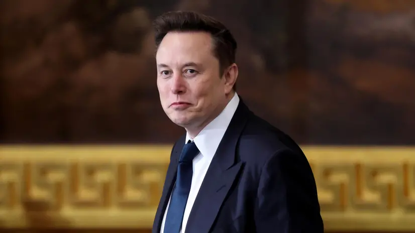 epa11838720 Elon Musk arrives for the inauguration ceremony before Donald Trump is sworn in as the 47th US President in the US Capitol Rotunda in Washington, DC, USA, 20 January 2025. EPA/KEVIN LAMARQUE / POOL