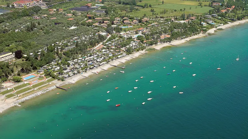 Una veduta di Padenghe sul Garda - © www.giornaledibrescia.it
