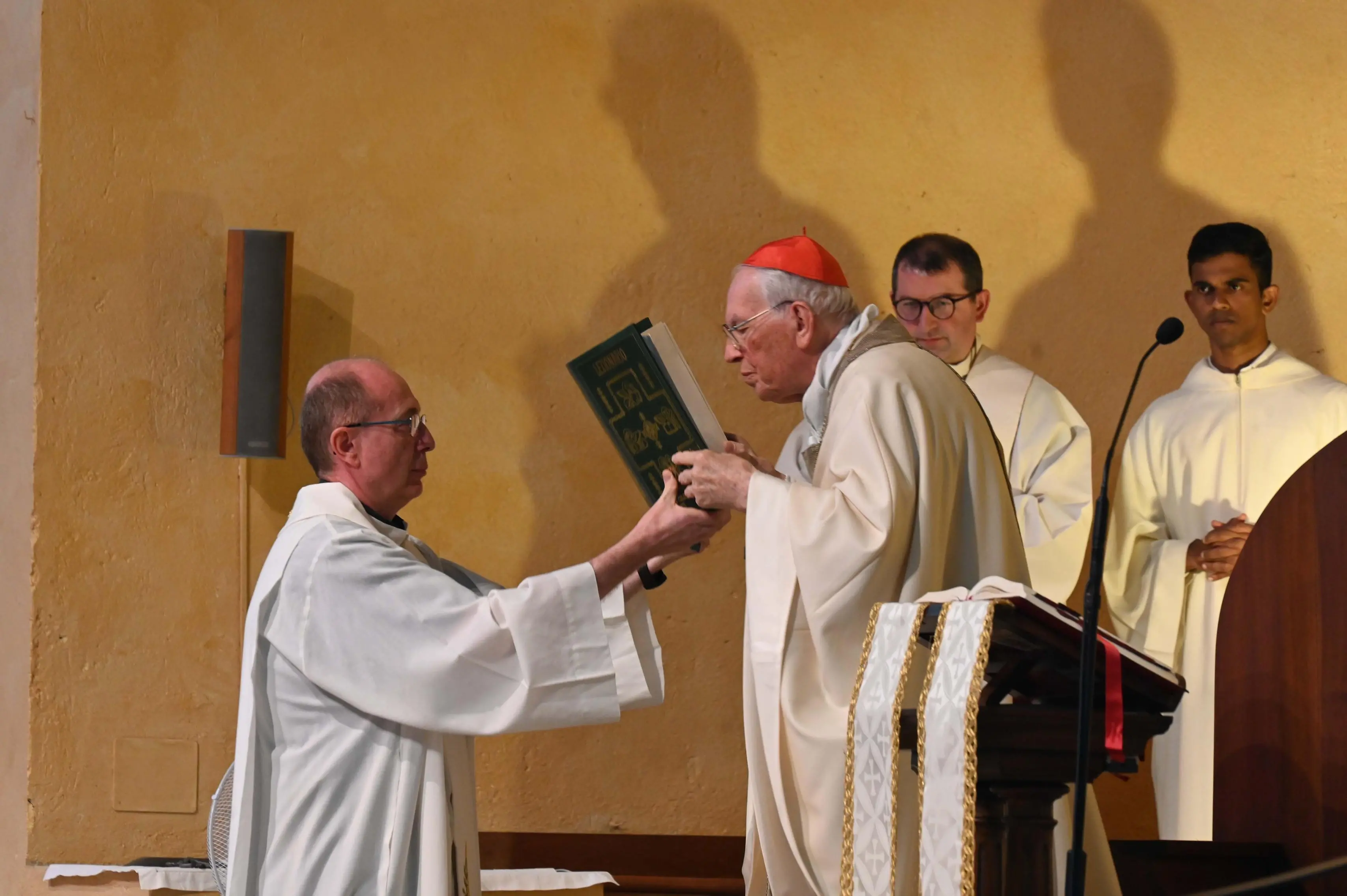 La messa alla Chiesa di San Benedetto Messe celebrata dal Cardinale Re