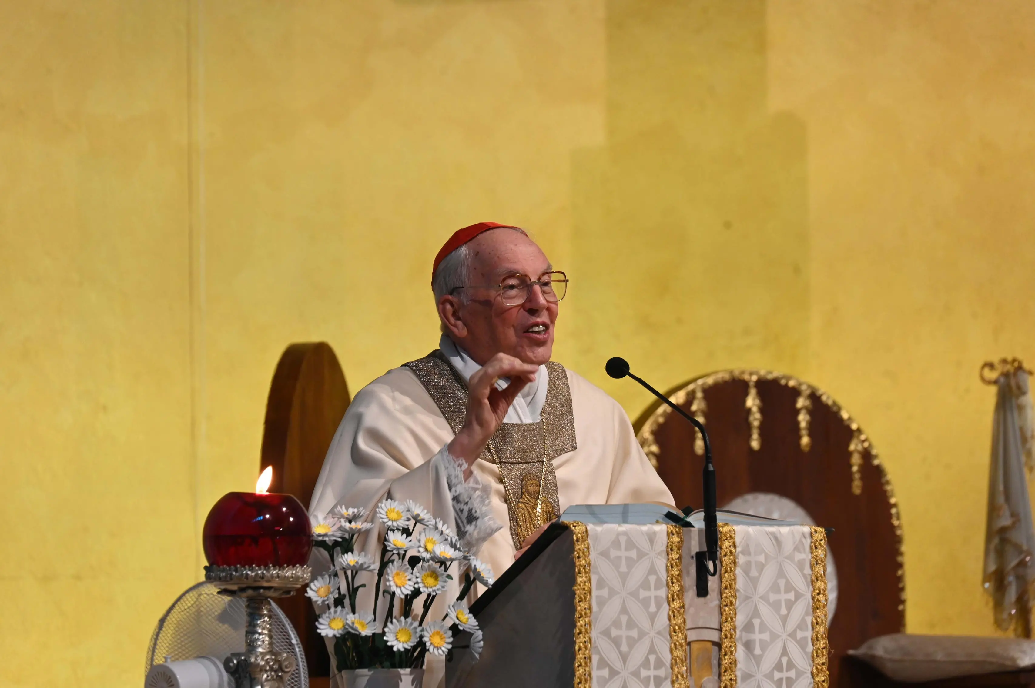 La messa alla Chiesa di San Benedetto Messe celebrata dal Cardinale Re