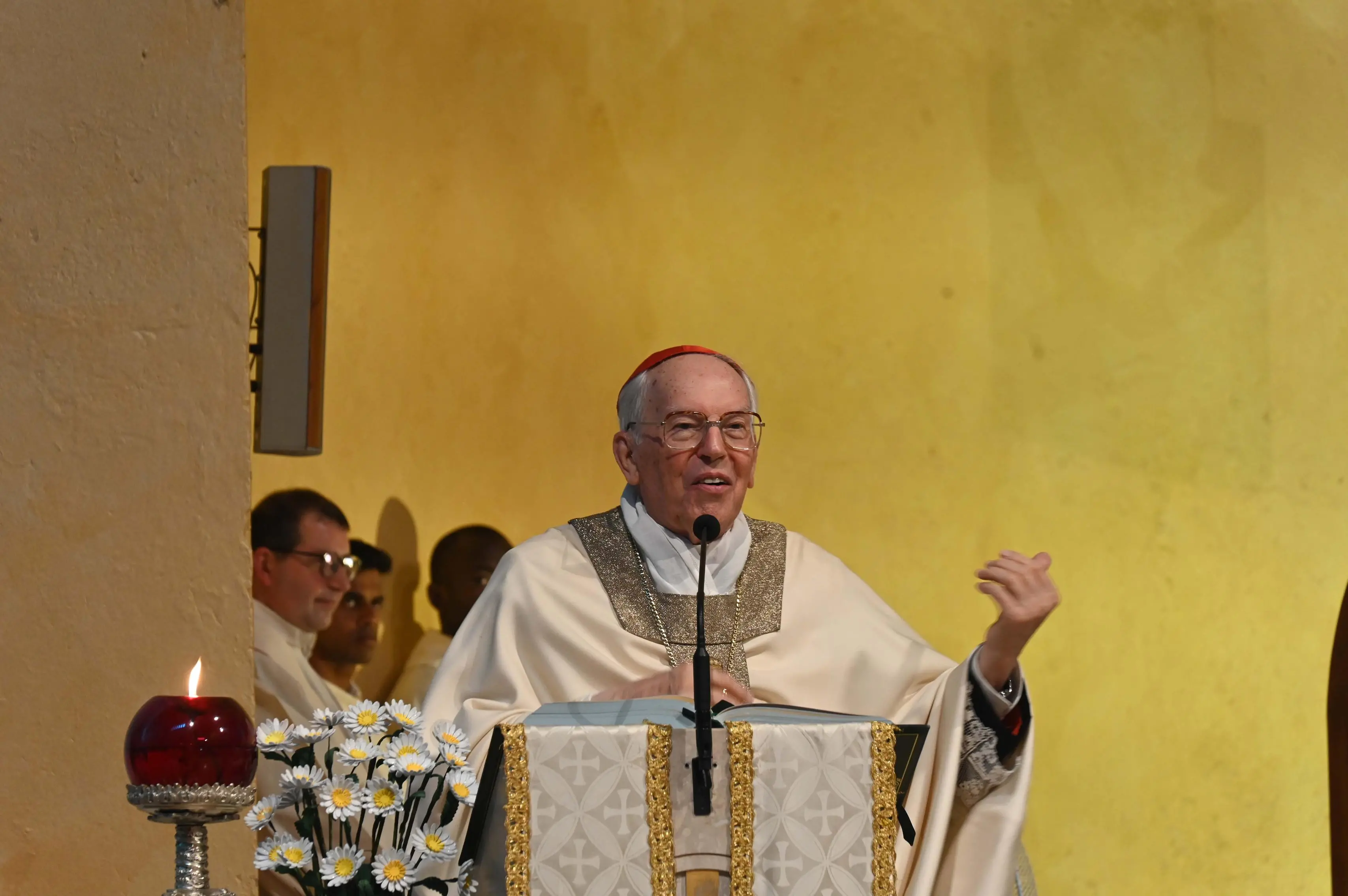La messa alla Chiesa di San Benedetto Messe celebrata dal Cardinale Re
