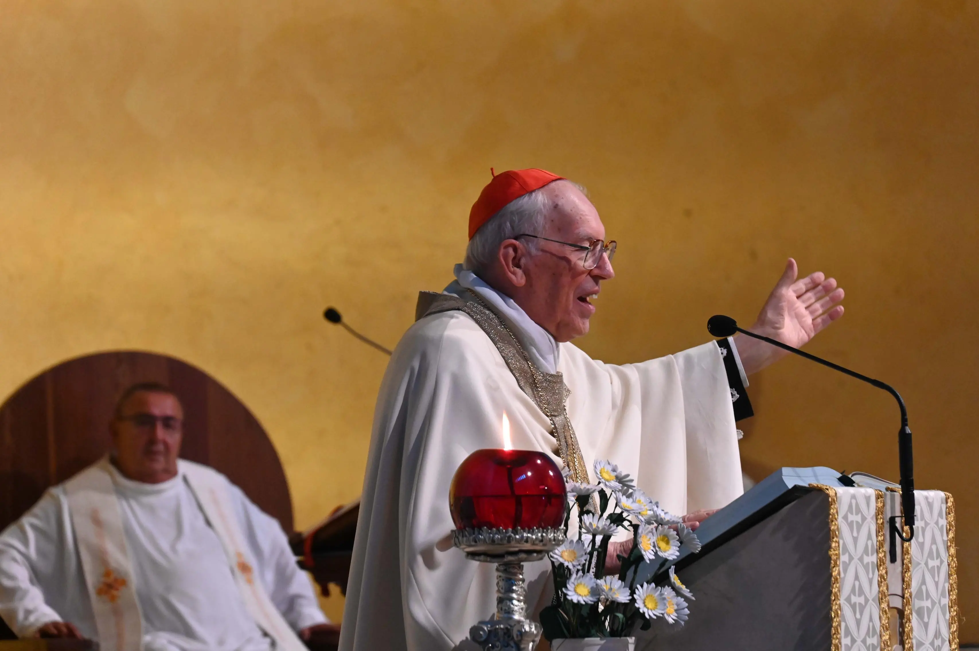 La messa alla Chiesa di San Benedetto Messe celebrata dal Cardinale Re