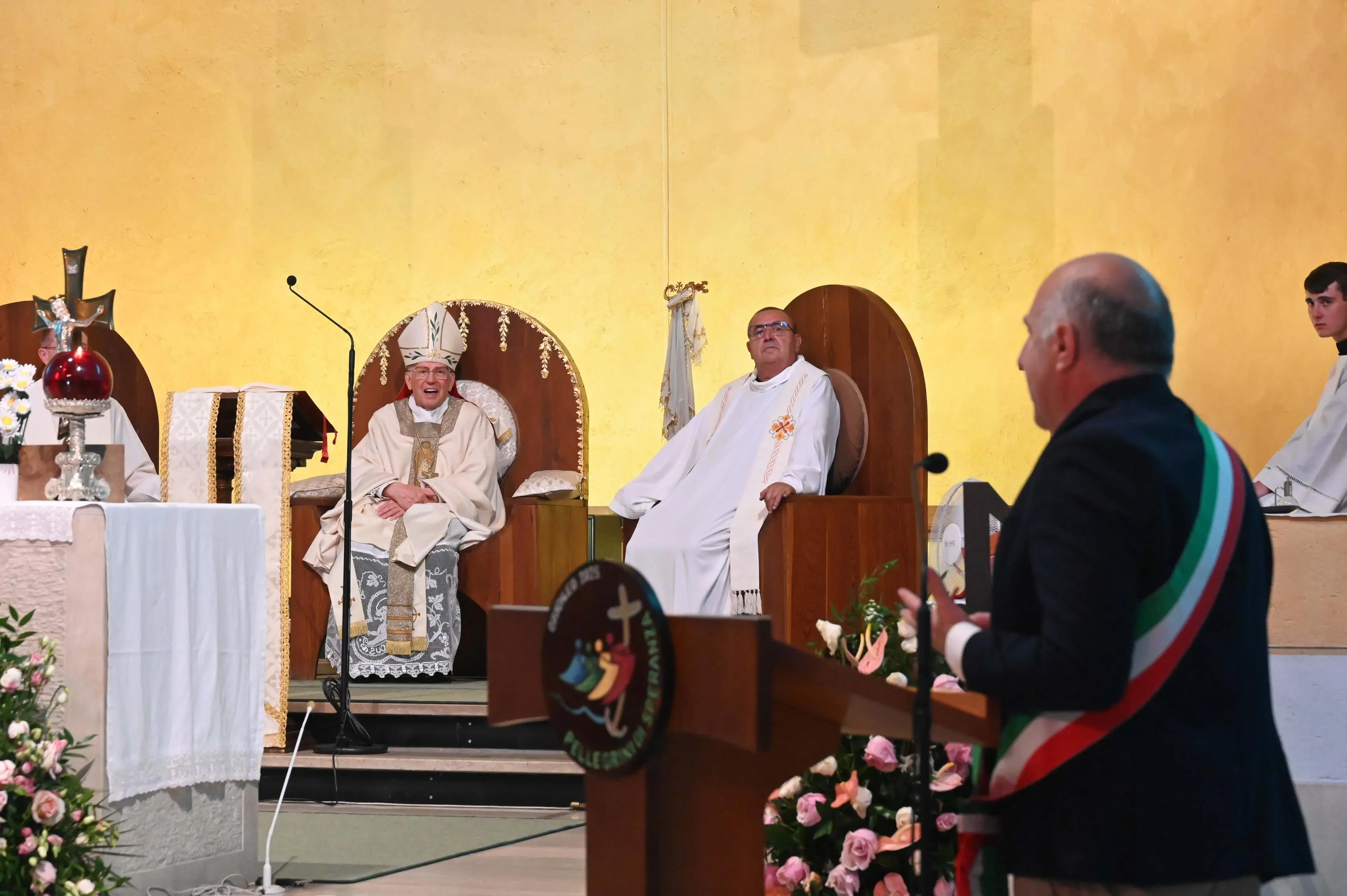 La messa alla Chiesa di San Benedetto Messe celebrata dal Cardinale Re