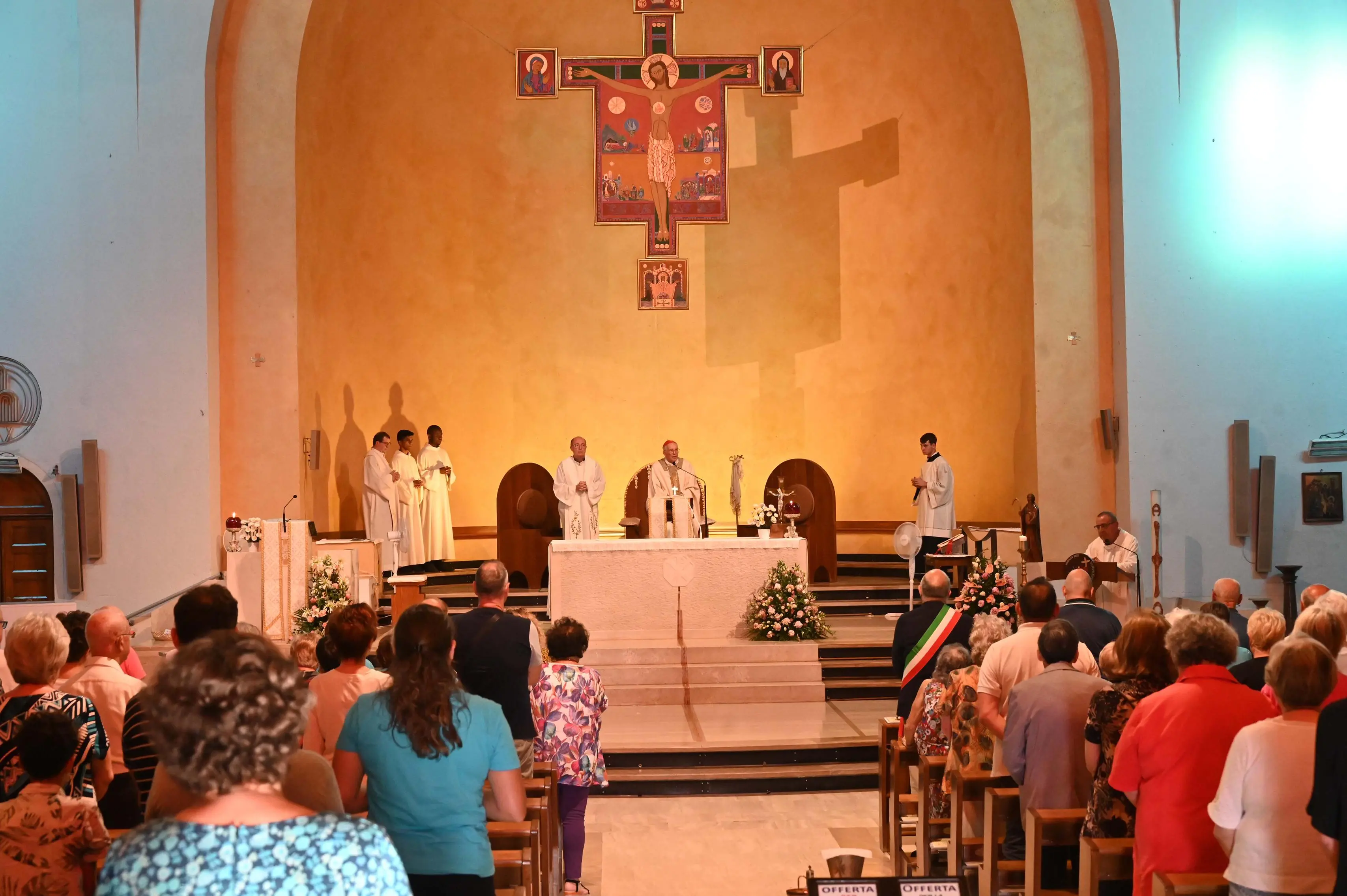 La messa alla Chiesa di San Benedetto Messe celebrata dal Cardinale Re