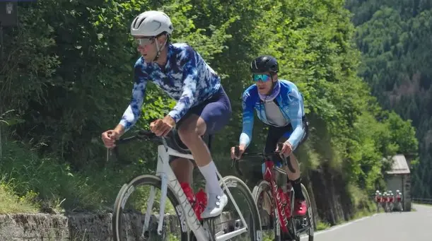 Il team di Contador e Basso si allena sulla storica salita «Recta Contador»