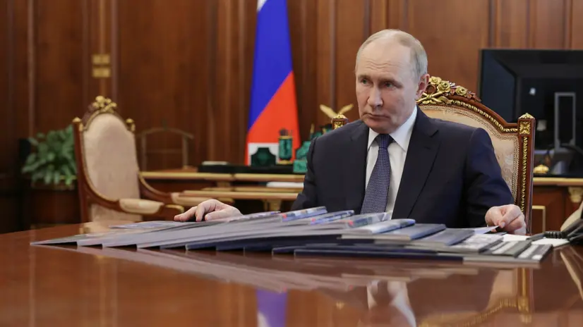 epa12232104 Russian President Vladimir Putin meets with Belgorod Region Governor Vyacheslav Gladkov at the Kremlin in Moscow, Russia, 11 July 2025. EPA/MIKHAIL METZEL / SPUTNIK / KREMLIN / POOL MANDATORY CREDIT
