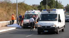 ROMA 11 AGOSTO 2007 FOTO MASSIMO PERCOSSI INCIDENTE STRADALE IN VIA PINETA SACCHETTI MOTOCICLISTA MUORE DOPO AVER PRESO UN PALO DELLA LUCE