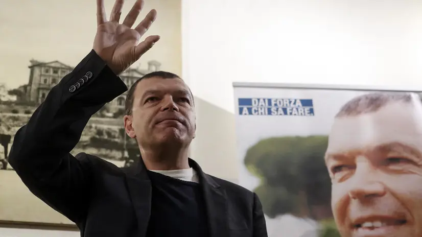 Enzo Foschi durante l'incontro al Circolo del PD di Roma Ostiense, 17 aprile 2018. ANSA/RICCARDO ANTIMIANI