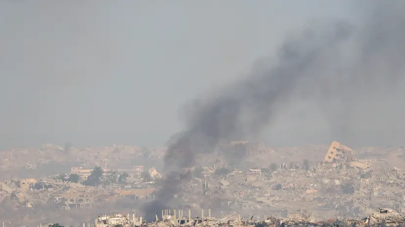 epa12234941 Smoke rises following an Israeli airstrike in the northern Gaza Strip near Beit Hanoun, as seen from the Israeli side of the border with the Gaza Strip in southern Israel, 13 July 2025. EPA/ABIR SULTAN EPA