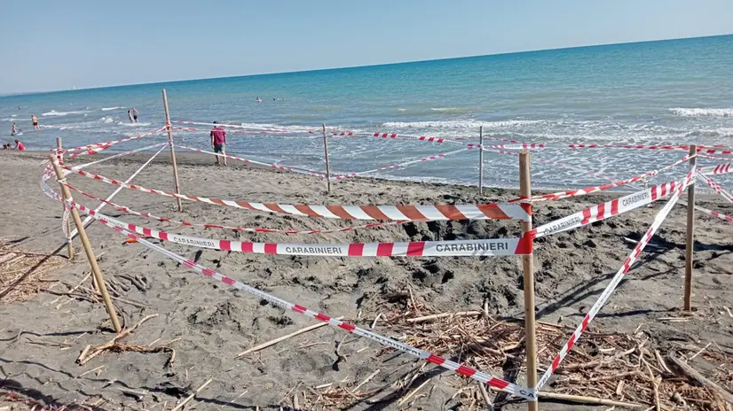 La spiaggia dove è avvenuta la tragedia - Ansa © www.giornaledibrescia.it
