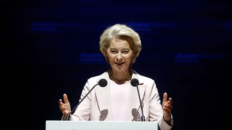 epa12228876 European Commission President Ursula von der Leyen speaks during the Ukraine Recovery Conference (URC) in Rome, Italy, 10 July 2025. EPA/VINCENZO LIVIERI