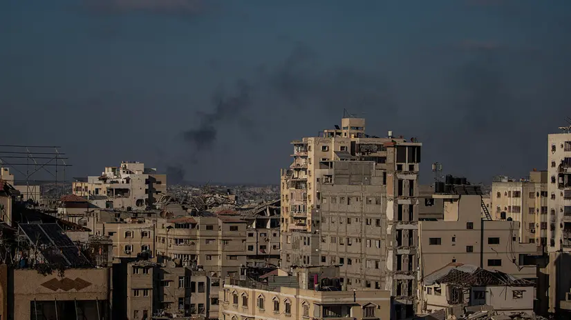 epa12211629 Smoke rises following an Israeli air strike during a military operation in an Al Shejaeiya neighborhood in the east of Gaza City, 02 July 2025. More than 55,700 Palestinians have been killed in the Gaza Strip, according to the Palestinian Ministry of Health, since Israel launched a military campaign in the strip in response to a cross-border attack led by the Palestinian militant group Hamas on 07 October 2023, in which about 1,200 Israelis were killed and more than 250 taken hostage. EPA/MOHAMMED SABER