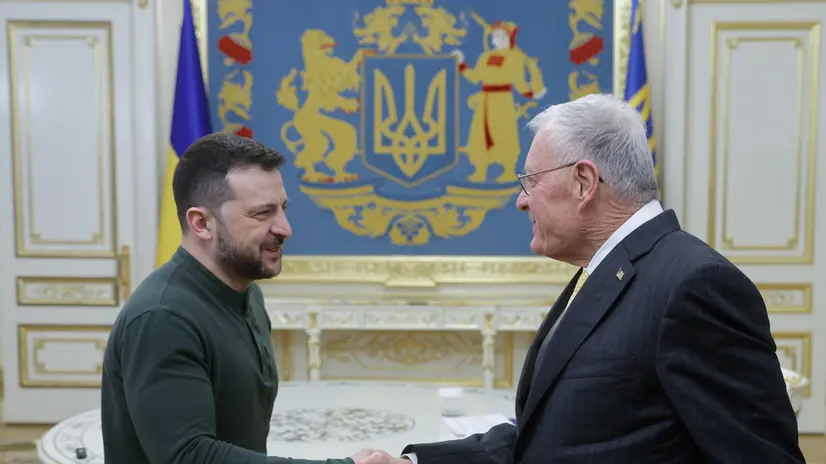 epa11910468 Ukrainian President Volodymyr Zelensky (L) welcomes US Special Presidential Envoy for Russia and Ukraine Keith Kellogg (R) prior to their meeting in Kyiv, Ukraine, 20 February 2025. Keith Kellogg arrived in Ukraine to meet with senior Ukrainian officials amid the ongoing Russian invasion. EPA/SERGEY DOLZHENKO