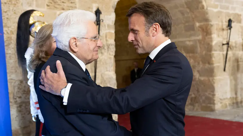 Brindisi - Il Presidente della Repubblica Sergio Mattarella saluta il Presidente Francese Emmanuel Macron, oggi 13 giugno 2024. (foto di Francesco Ammendola - Ufficio per la Stampa e la Comunicazione della Presidenza della Repubblica)