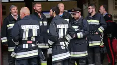 Disinnescati due ordigni bellici a Vipiteno, in Alto Adige. Pronti a intervenire: i vigili del fuoco volontari davanti alla sede di Vipiteno. ANSA/UFF STAMPA PROVINCIA AUTONOMA DI BOLZANO, CREDITS MAJA CLARA ++NO SALES, EDITORIAL USE ONLY++