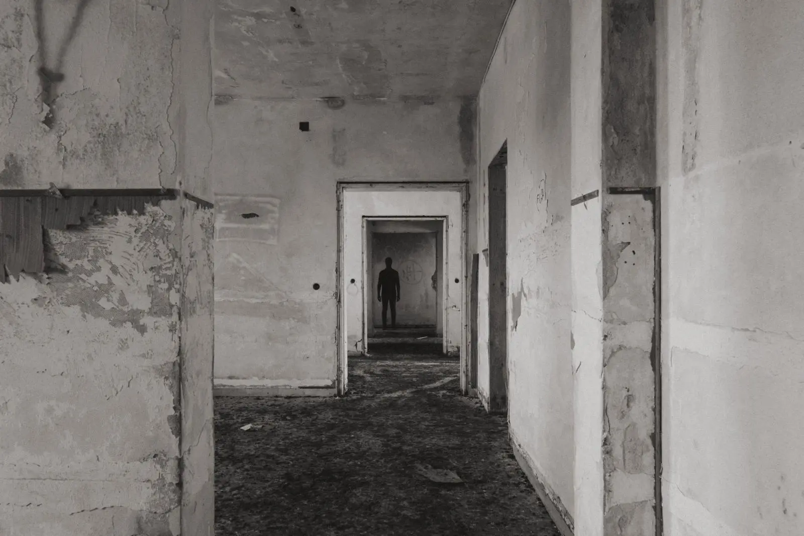 La mostra fotografica «Vetri aperti alla pioggia» dell'artista Camilla Viadana