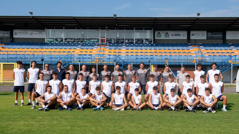 SPORT CALCIO OSPITALETTO SERIE C PRIMO ALLENAMENTO OSPITALETTO NELLA FOTO SQUADRA E STAFF 14-07-2025 PIERPAOLO PAPETTI AGENZIA NEWREPORTER