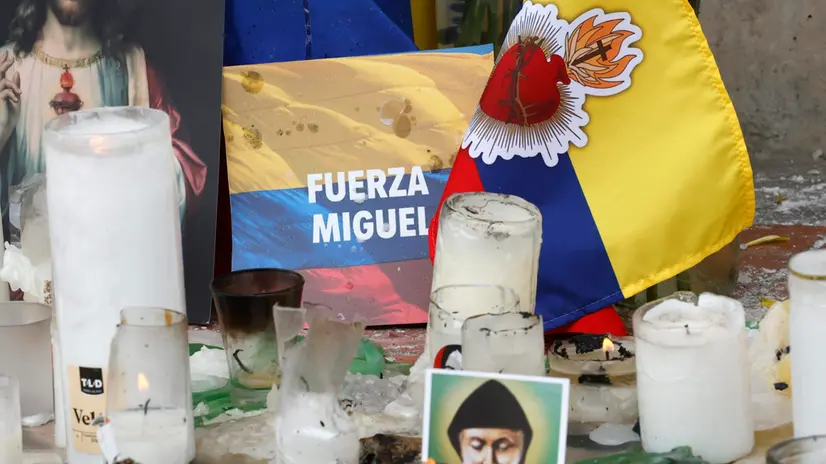 epa12170400 Photos adorn an alter in honor of Colombian Senator Miguel Uribe Turbay outside the Santa Fe Foundation Clinic in Bogota, Colombia, 11 June 2025. Senator Uribe Turbay, a presidential candidate, was shot at a campaign event in Bogota on 7 June 2025. EPA/Mauricio Duenas Castaneda
