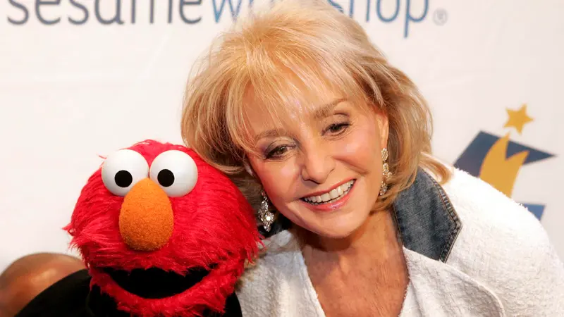 epa10383294 (FILE) Talk show host Barbara Walters poses with Elmo the Muppet at the Sesame Workshop Awards Dinner at Harry Cipriani's in New York City Wednesday, 01 June 2005 (reissued 30 December 2022). According to a statement posted by Robert Iger, CEO of Disney, the parent company of Walters' longtime broadcaster ABC, Barbara Walters died at her home in New York City on 30 December 2022 at the age of 93. EPA/PETER FOLEY *** Local Caption *** 00448265