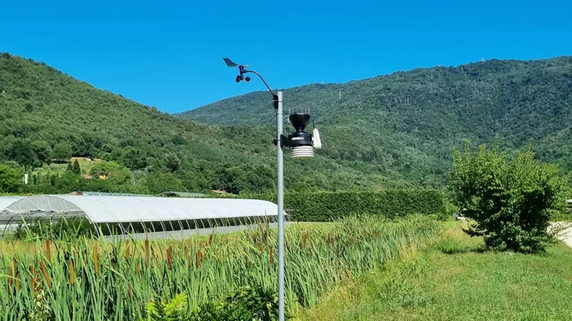 La nuova stazione meteorologica di Mompiano, installata all'azienda agricola Calina