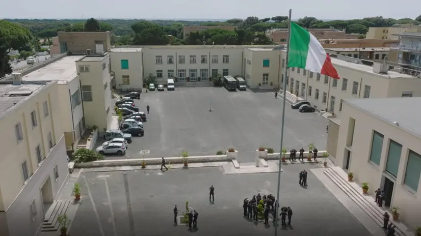 Un frame tratto dal video fornito dai carabinieri mostra un momento dell'operazione che ha permesso di risalire ai colpevoli degli incendi che nel luglio scorso hanno devastato le località Monte Calciano e Monte Acuto nel Comune di Giuliano, si tratta di due persone che sono state arrestate e una terza che è agli arresti domiciliari, Frosinone, 8 Novembre 2022. ANSA/US CARABINIERI