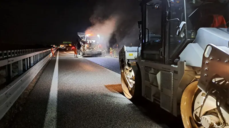 Lavori di asfaltatura sull'autostrada Brebemi - © www.giornaledibrescia.it