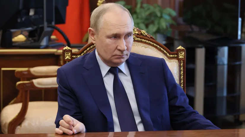 epa12237507 Russian President Vladimir Putin holds a meeting with the government at the Kremlin in Moscow, Russia, 14 July 2025. EPA/MKHAIL METZEL / SPUTNIK / KREMLIN POOL MANDATORY CREDIT