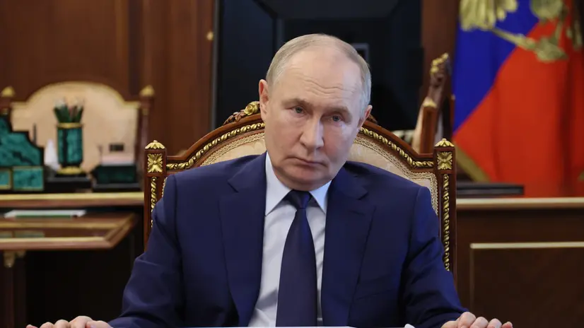 epa12237503 Russian President Vladimir Putin holds a meeting with the government at the Kremlin in Moscow, Russia, 14 July 2025. EPA/MKHAIL METZEL / SPUTNIK / KREMLIN POOL MANDATORY CREDIT