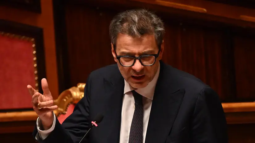 Il ministro dell'Economia e Finanze, Giancarlo Giorgetti, nel corso del question time al Senato, Roma 10 luglio 2025. ANSA/MAURIZIO BRAMBATTI