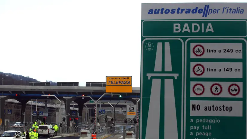 Il casello di Badia nel tratto emiliano della variante di valico dell'autostrada A1, inaugurata oggi dal premier Matteo Renzi, Castiglione dei Pepoli (Bologna), 23 dicembre 2015. ANSA/GIORGIO BENVENUTI