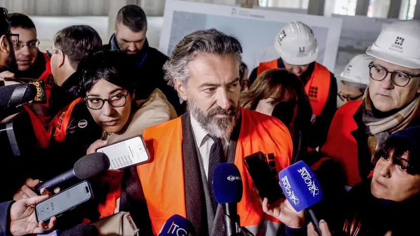 Manfredi Catella, presidente Coima, nel cantiere del villaggio olimpico Milano-Cortina 2026 presso l’ex scalo di Porta Romana a Milano, 10 febbraio 2025. ANSA/MOURAD BALTI TOUATI