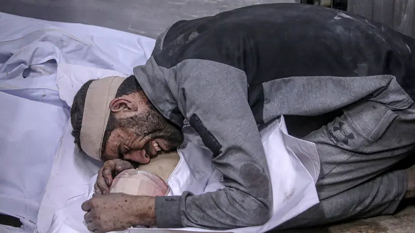epaselect epa12238714 A Palestinian man mourns over the body of his dead child at the Al-Shifa hospital after an Israeli air strike in Gaza City, 15 July 2025. The Palestinian Ministry of Health in Gaza said that more than 30 Palestinians were killed following Israeli air strike over night and early in the day. EPA/MOHAMMED SABER
