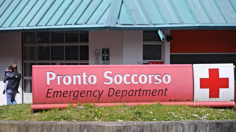 Esterno del pronto soccorso dell'ospedale pediatrico Meyer dove da stamani è ricoverata la bimba di soli 13 mesi scomparsa nella serata di ieri a Reggello in provincia di Firenze assieme alla nonna, ritrovata in fin di vita in un canalone vicino alla frazione di Cascia, 20 marzo 2016. ANSA/ MAURIZIO DEGL'INNOCENTI