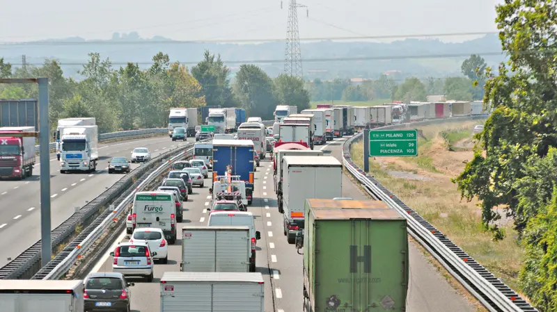 Code lungo la tratta tra Brescia e Sirmione - New Eden Group © www.giornaledibrescia.it