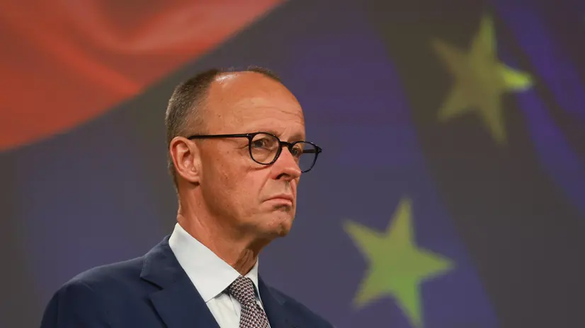 epa12085849 German Chancellor Friedrich Merz addresses a press conference after a meeting with European Commission President Ursula von der Leyen in Brussels, Belgium, 09 May 2025. EPA/OLIVIER HOSLET