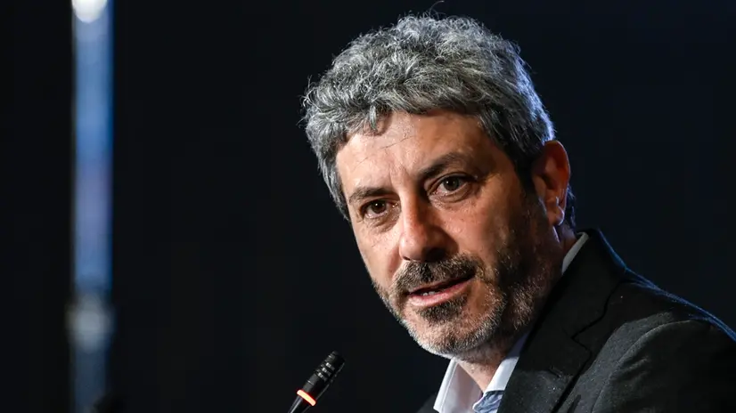 Roberto Fico, presidente del Comitato di garanzia del M5S al maschio Angioino di Napoli per un incontro sul trasporto pubblico a margine del quale e' intervenuto in merito alle nuove iniziative del centrodestra sull'autonomia differenziata, 20 maggio 2025 ANSA / CIRO FUSCO