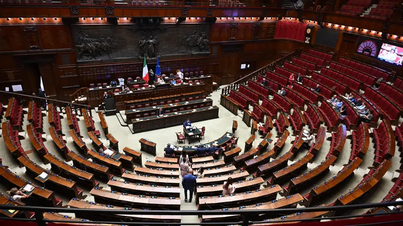 Panoramica dell'Aula nel corso delle dichiarazioni di voto di fiducia posto dal governo sul Dl Infrastrutture strategiche alla Camera dei Deputati, Roma 10 luglio 2025. ANSA/MAURIZIO BRAMBATTI