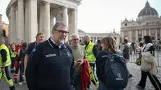 Il capo del Dipartimento della Protezione civile, Fabio Ciciliano, nel corso di un sopralluogo in piazza San Pietro, Roma 24 aprile 2025. ANSA/ALESSANDRO DI MEO