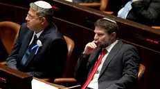 epa10307140 Far-right Israeli lawmakers Itamar Ben Gvir (L) and Bezalel Smotrich (R), attend the swearing-in ceremony of the new Israeli government, the 25th Knesset in Jerusalem, 15 November 2022. EPA/MAYA ALLERUZZO / POOL