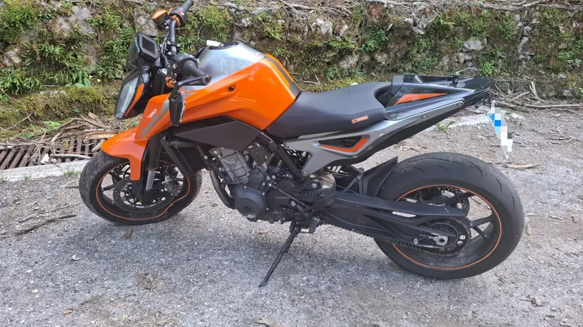 Recuperata la moto del turista tedesco caduto in strada a Vestone - © www.giornaledibrescia.it
