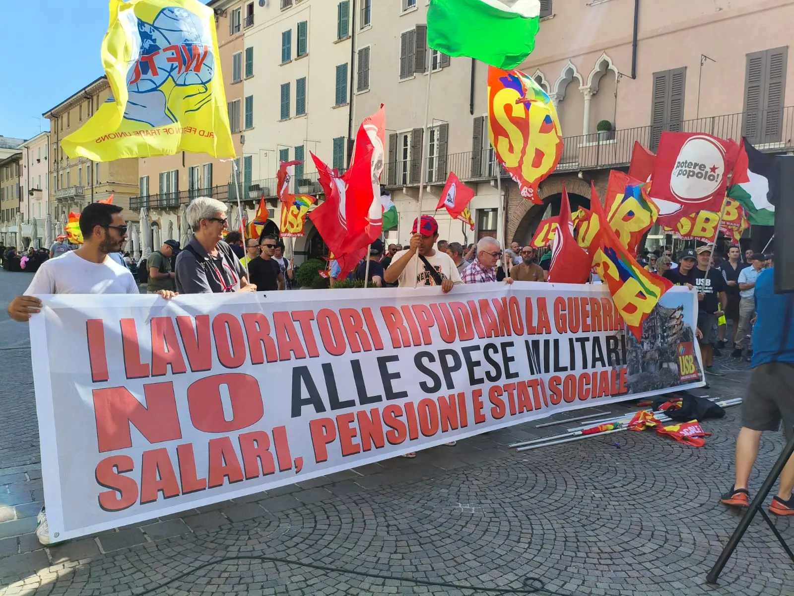 Carico di missili a Montichiari, manifestazione dei lavoratori Usb a Brescia