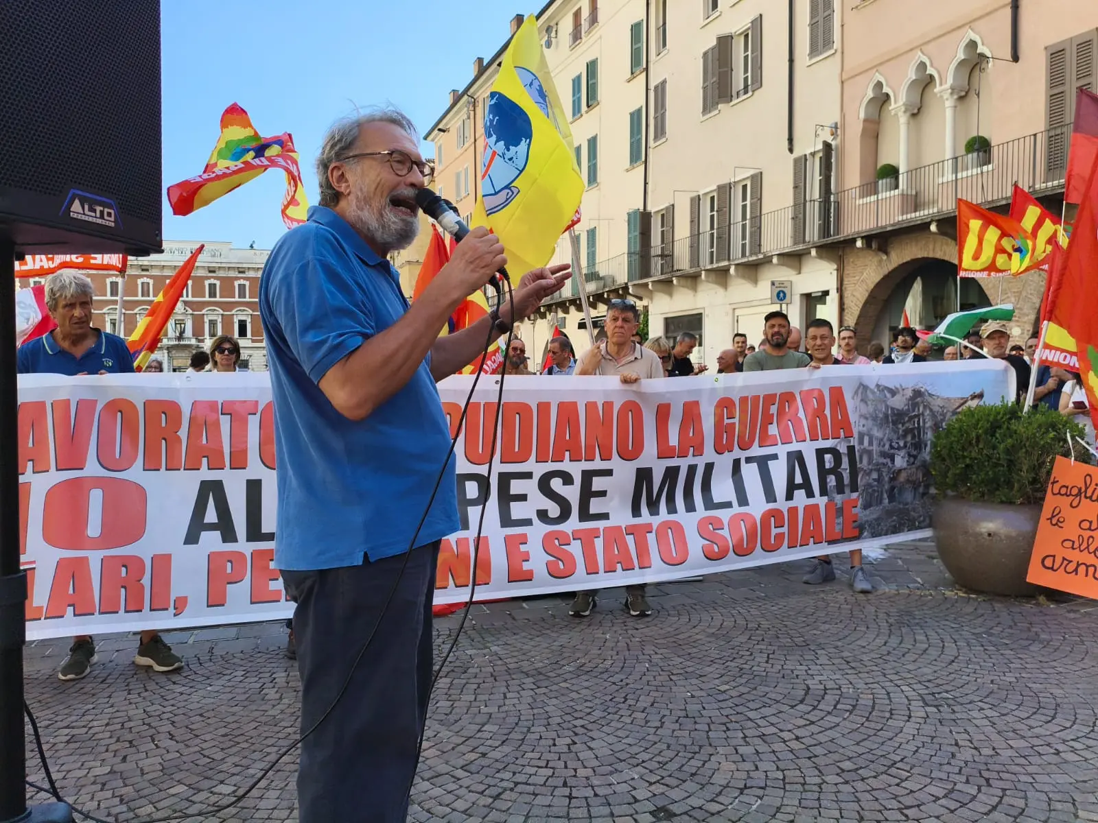 Carico di missili a Montichiari, manifestazione dei lavoratori Usb a Brescia